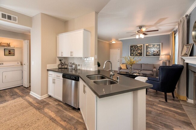 Building Photo - Artisan 8282