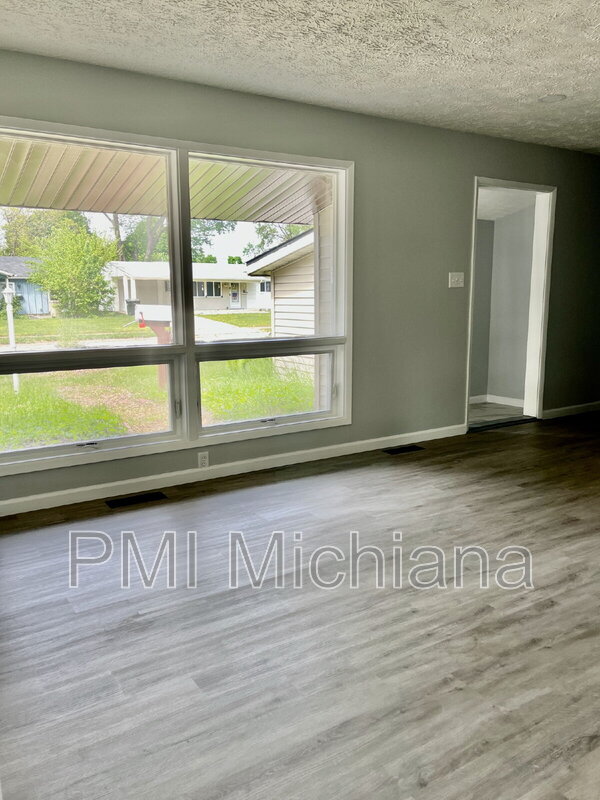 Building Photo - 3110 Voll Ln