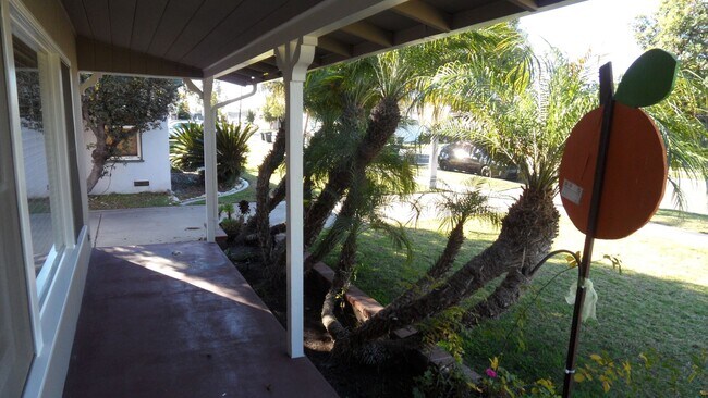 Foto del edificio - Old Towne Orange, Hardwood floors, Single Story House 3BR 2BA  2 car garage