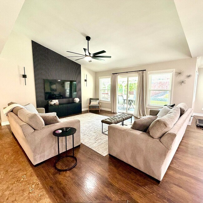 Foto del edificio - 2149 Merlyn Pl