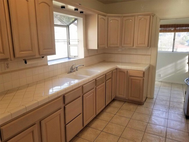 Foto del edificio - 1158 North Hicks Avenue