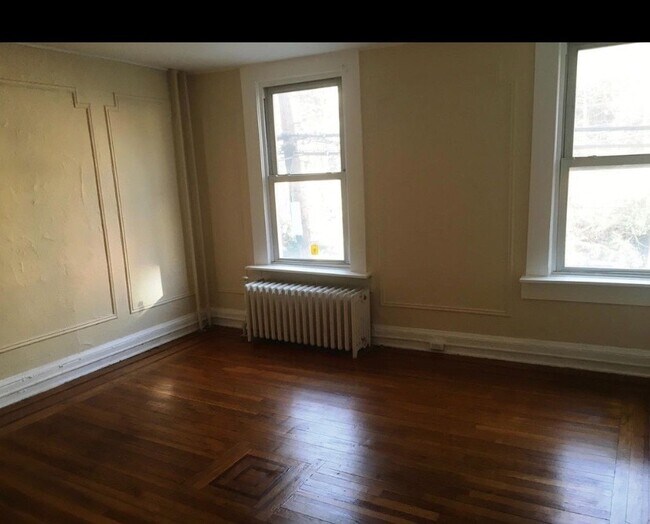 Foto del edificio - 439 Warburton Ave
