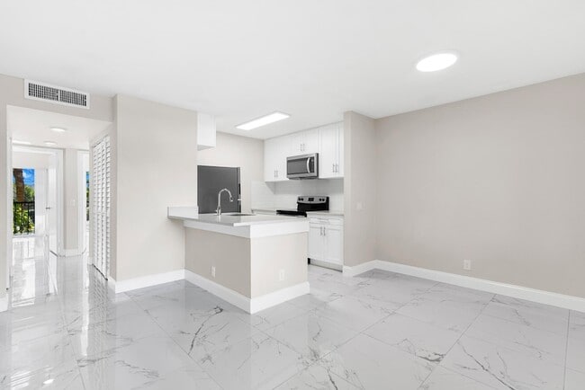 Building Photo - 712 Meadows Cir