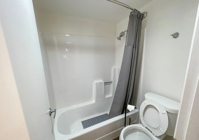 Building Photo - Your next home is waiting!