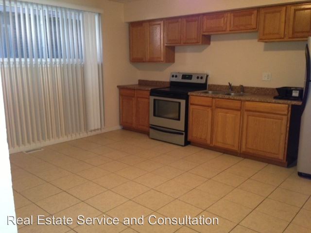 Primary Photo - 505 White City Blvd