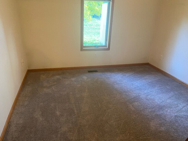 Building Photo - 604 Apple Hill Way