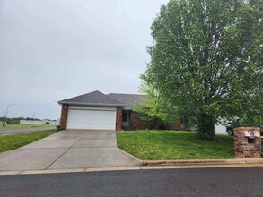 Building Photo - 717-719-719 McLean Ct