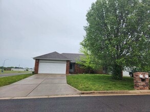 Building Photo - 717-719-719 McLean Ct