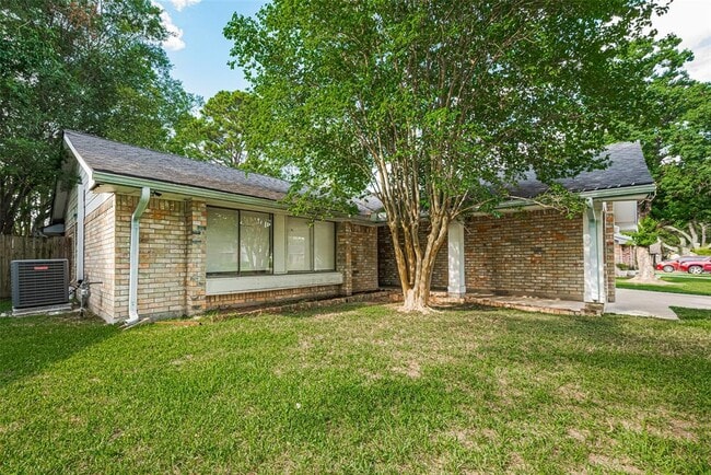 Building Photo - 15238 Ensenada Dr