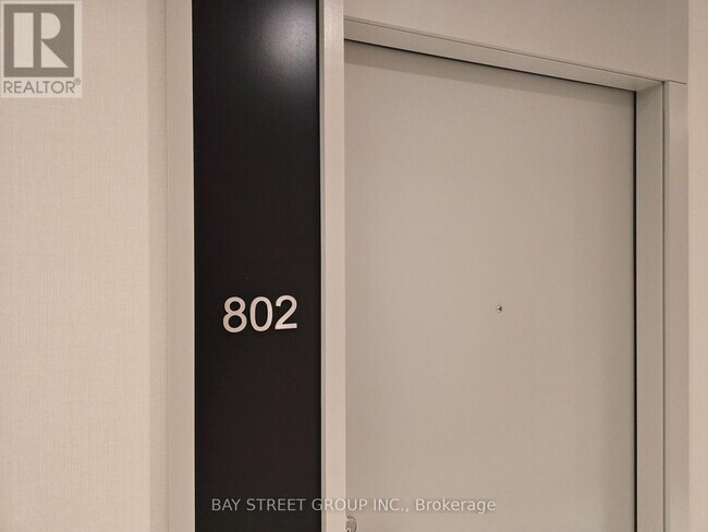 Building Photo - 400 King St W