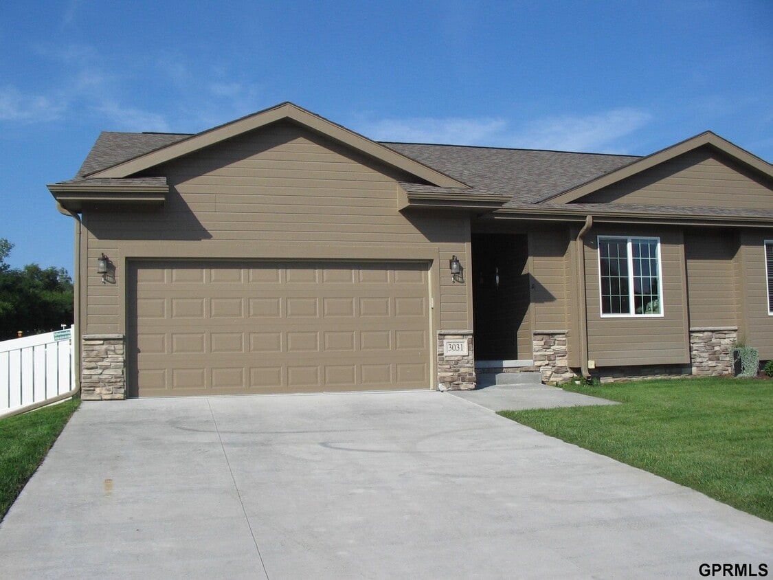 Foto principal - 3031 Lakeside Dr