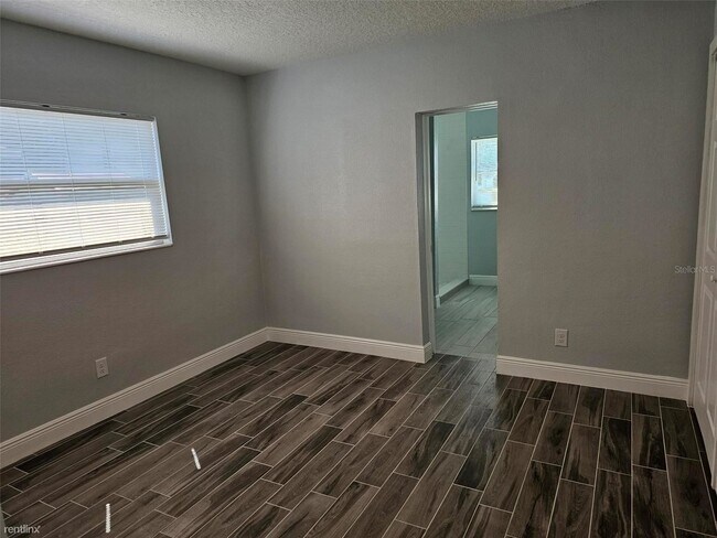 Building Photo - 3 br, 2 bath House - 3418 W Grace Street