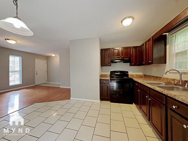 Building Photo - 612 15th Ct NW