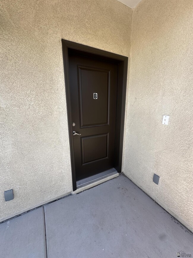 Building Photo - 448 S 17th Ave