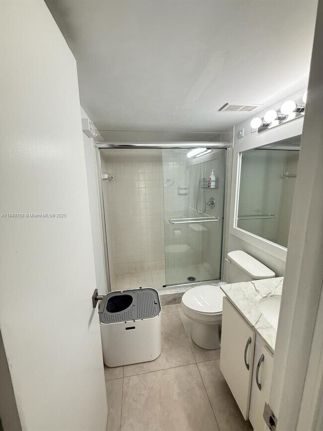Foto del edificio - 600 NE 36th St
