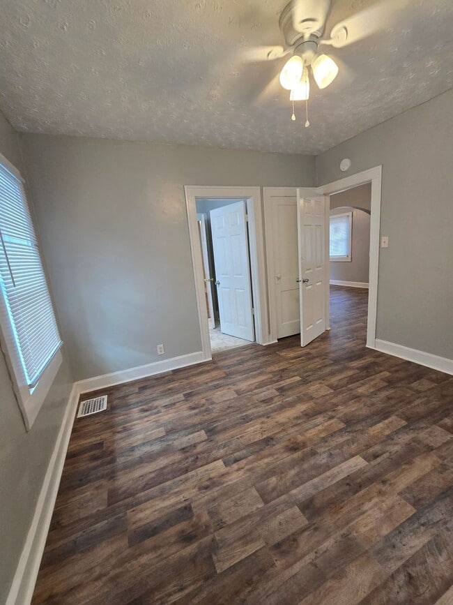 Foto del edificio - Spacious Two Bedroom Single Family Near 10th and Belmont Ave