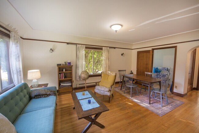 Foto del edificio - 2203 Yale Ave. E.