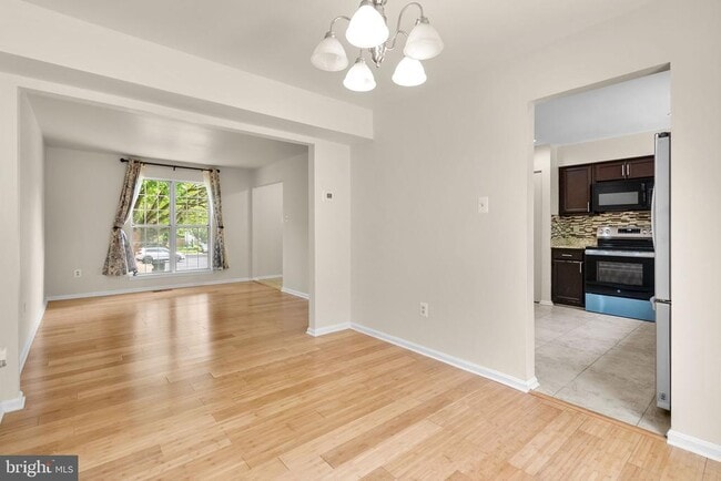 Building Photo - 13 Dinsdale Ct
