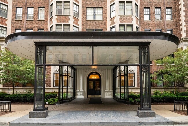 Building Photo - 3000 N Sheridan