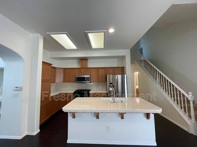 Building Photo - 4020 W Peach Tree Ln