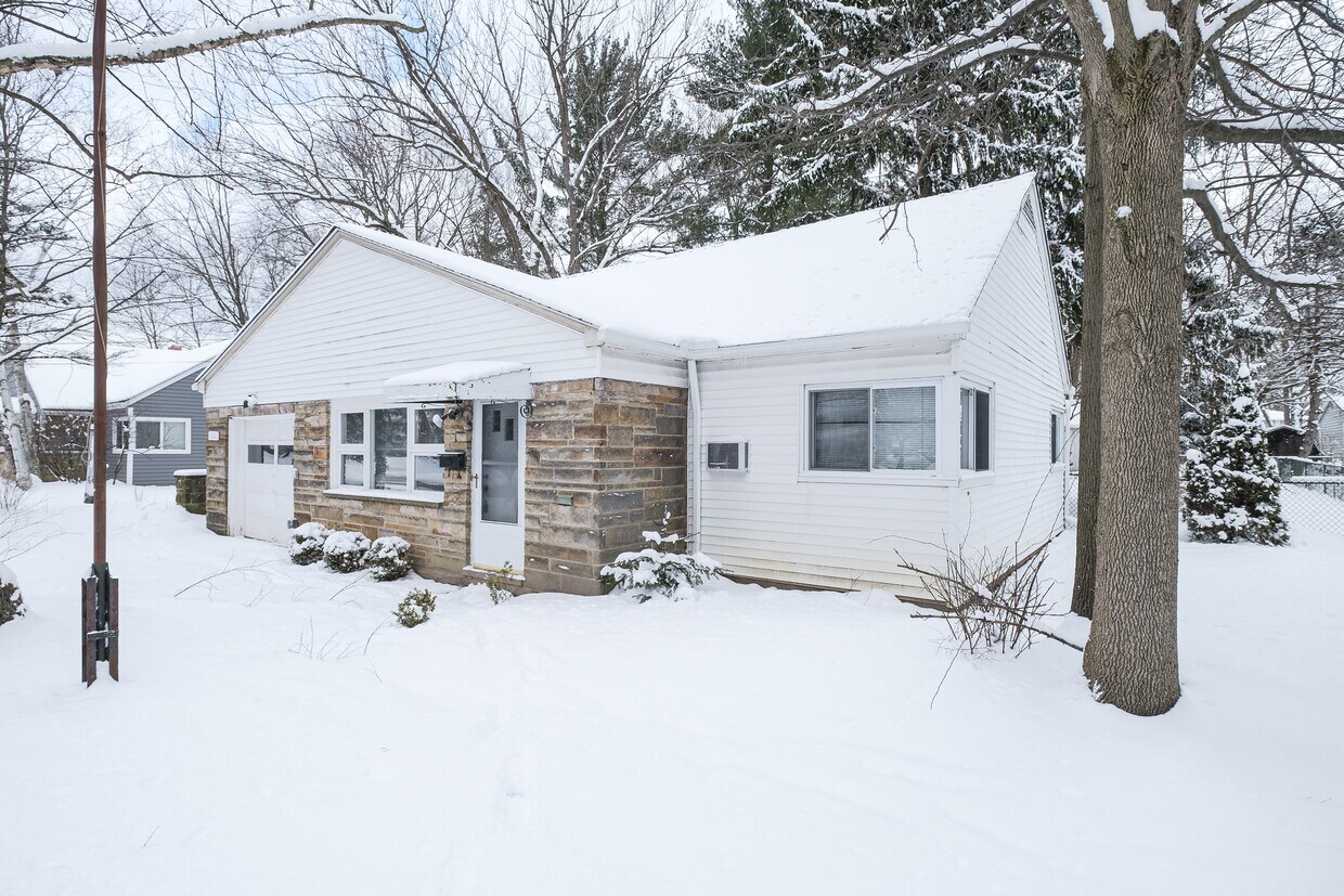 6561 Solon Blvd, Solon, OH 44139 House Rental in Solon, OH