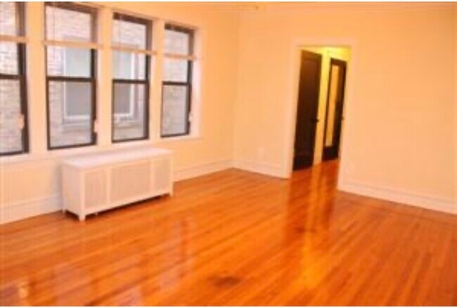 Foto del edificio - 564 W Roscoe St
