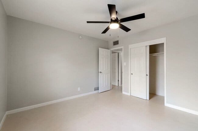 Building Photo - 2133 E Mabel St