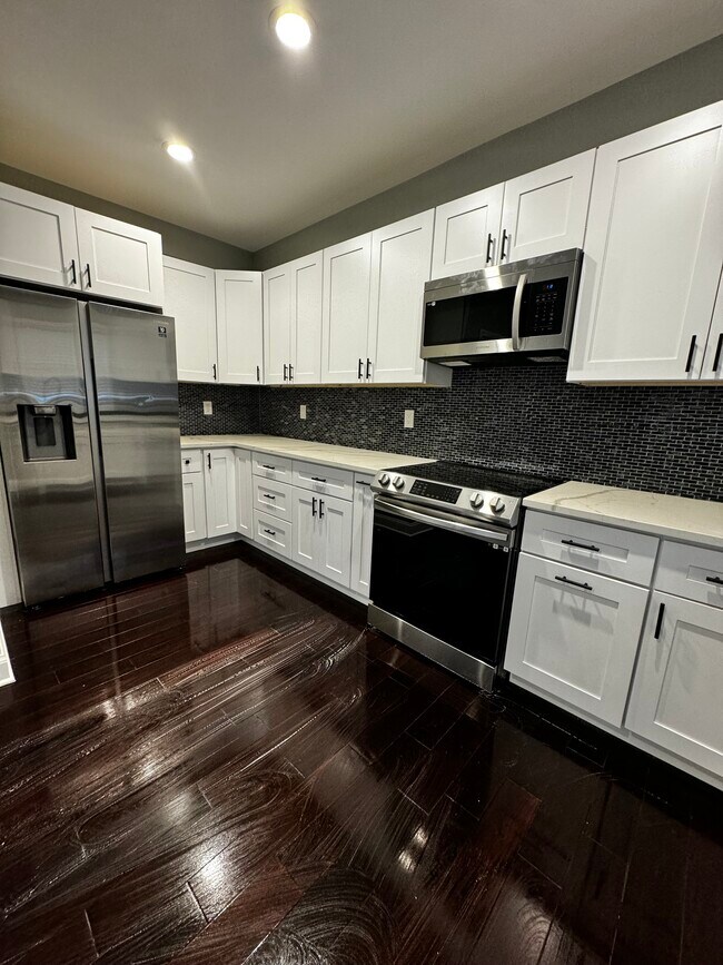 Building Photo - 211 Midway Ave