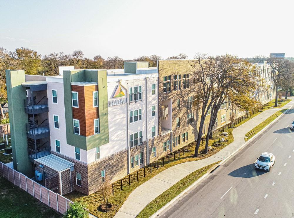 Foto principal - 4611 N Interstate 35 Frontage Rd