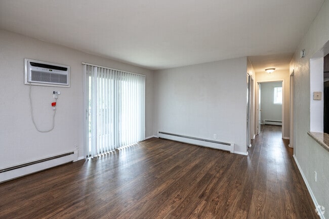 2BR, 1BA - 1,050SF - Living Room - Irvine Park Apts