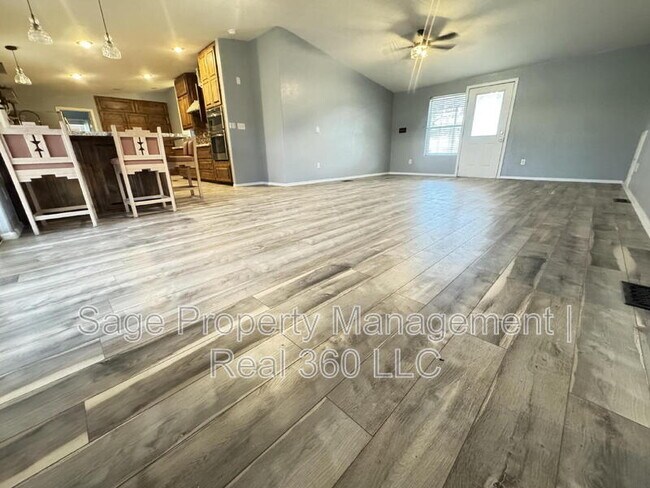 Foto del edificio - 4879 N Monterey Dr