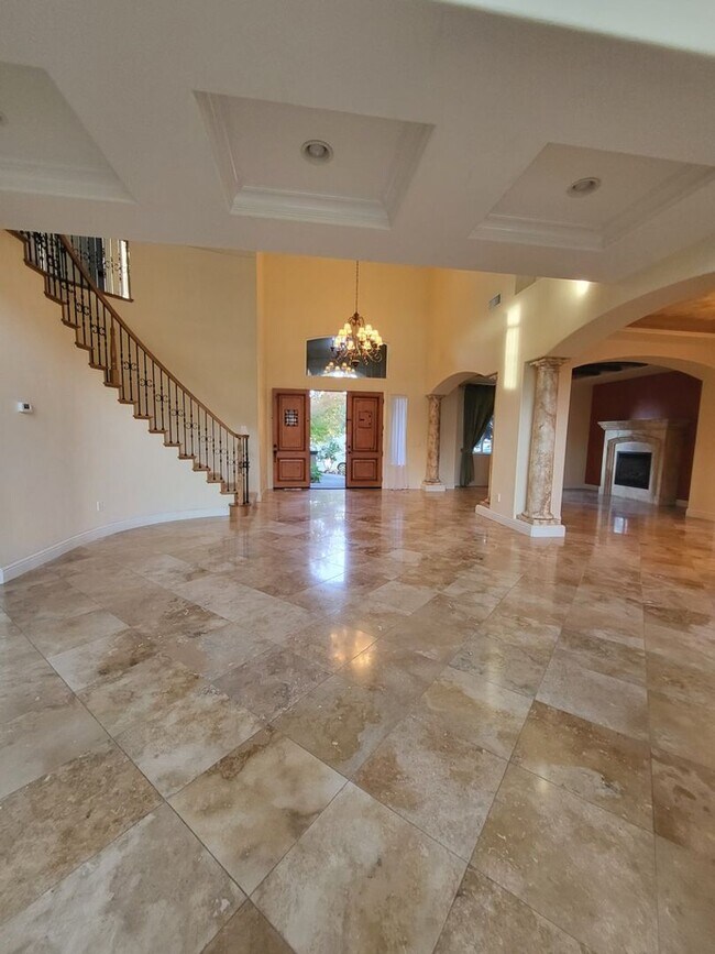 Foto del edificio - Absolutely Gorgeous 4BD / 3BA Home with Pool in Quiet Neighborhood