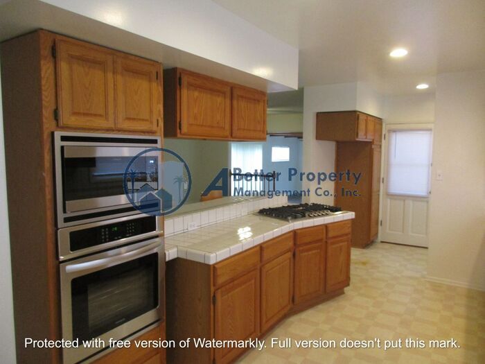 Primary Photo - Upgraded 3 Bed 1 Bath HOUSE w/REFINISHED H...