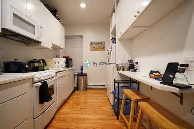 Foto del edificio - 57 Westland Ave