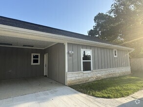 Building Photo - 1431 W Ash St