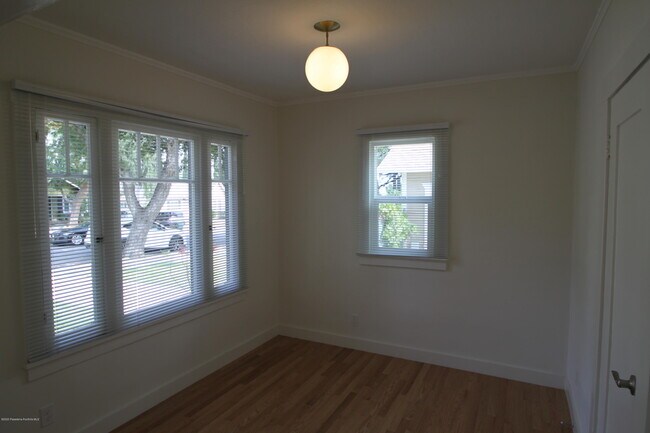 Foto del edificio - 1539 N Oxford Ave