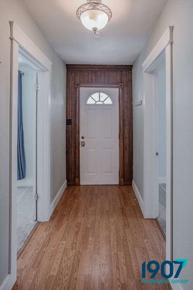 Building Photo - Spacious Rural Retreat in Norman with Open...
