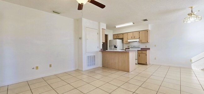 Building Photo - 10 Lynne Ln