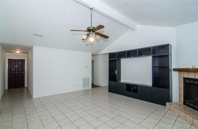 Building Photo - 2215 Squire Dobbins Dr