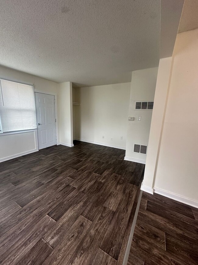 Building Photo - 741 W 1st St