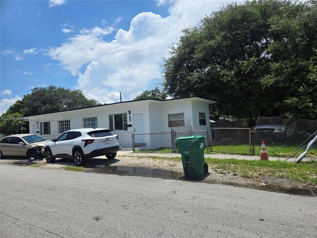 Foto del edificio - 8200 NW 23rd Ave