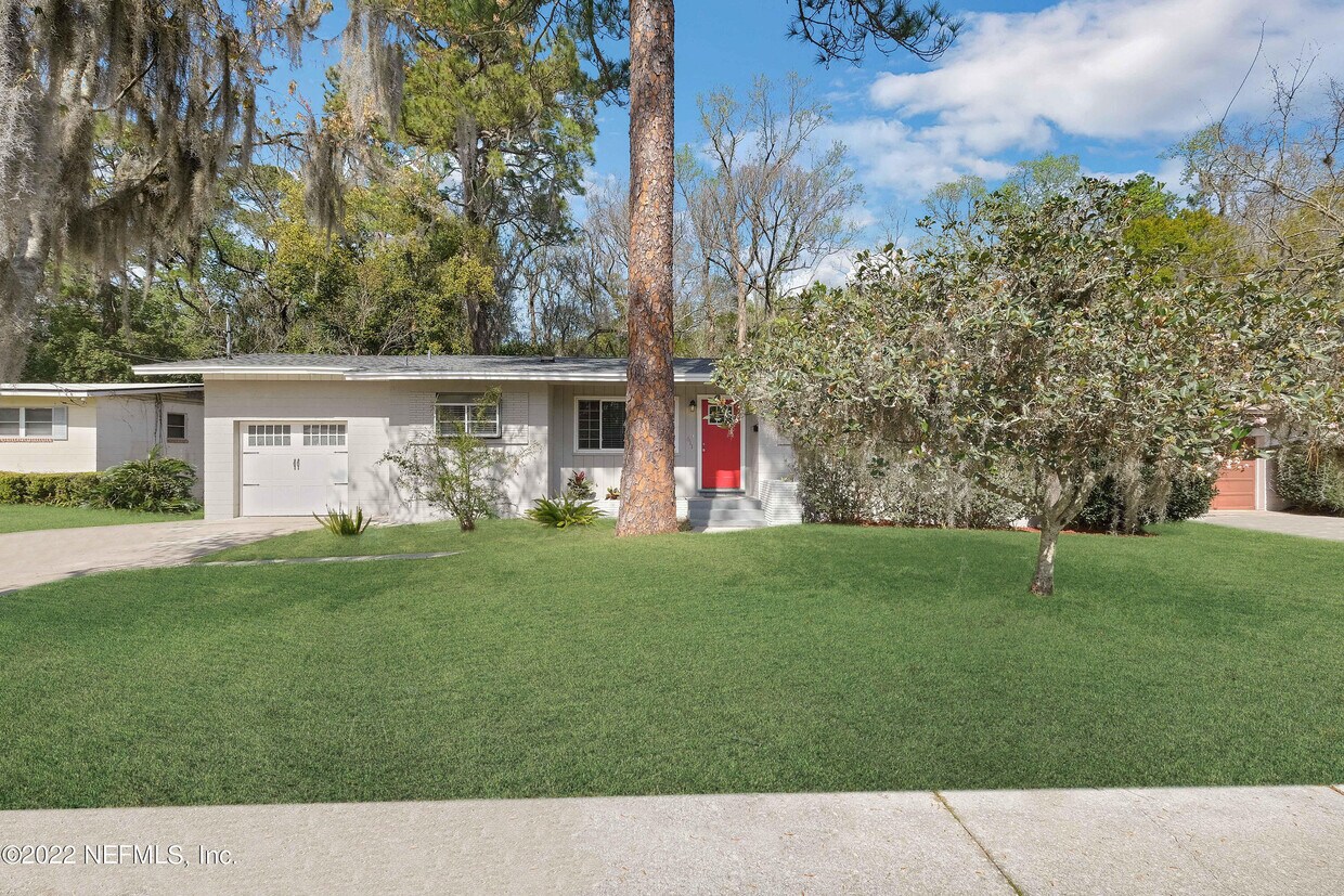 Primary Photo - 611 Grove Park Blvd