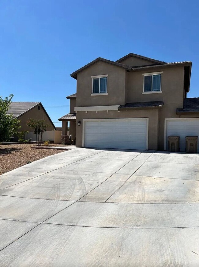 Building Photo - 4 bedroom 3bth Oak Hills