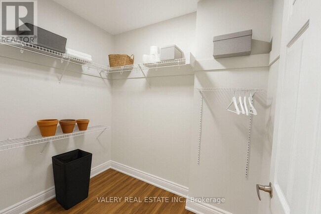 Photo du bâtiment - 107 Redpath Ave