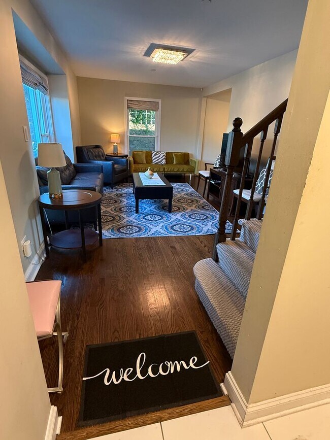 Foto del edificio - Beautiful Furnished 3BR/2BA Home in Prime Lincolnwood Location – Top-Rated Schools
