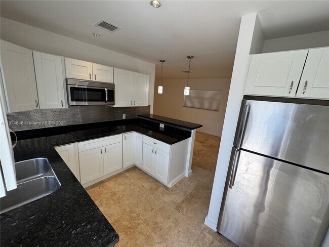 Foto del edificio - 2724 NE 15th St