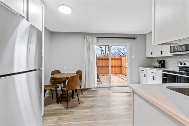 Foto del edificio - 1835 Mansard Dr