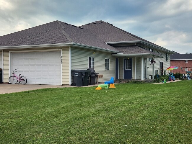 Building Photo - 917 Northwood Dr