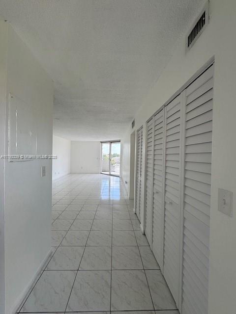 Foto del edificio - 1750 W 46th St