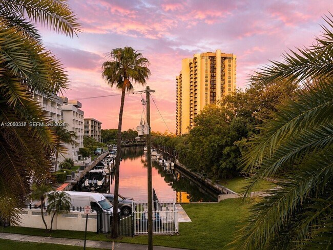 Foto del edificio - 1631 NE 114th St